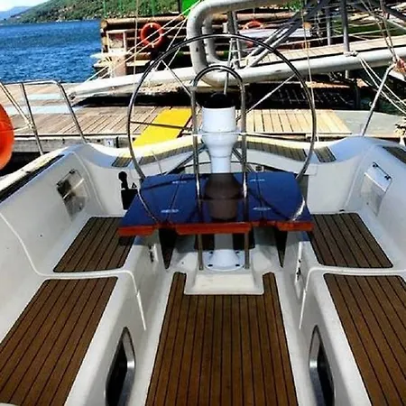 Πλωτό κατάλυμα Boat & Breakfast *