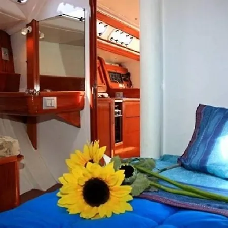 Πλωτό κατάλυμα Boat & Breakfast *