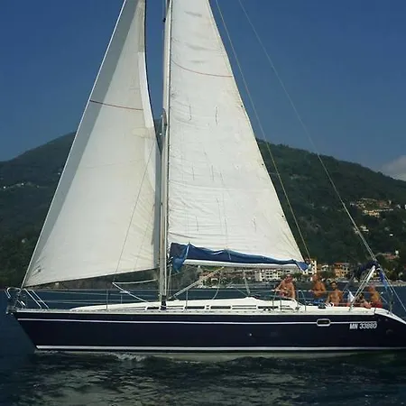 Boat & Breakfast Πλωτό κατάλυμα *